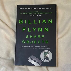 Sharp Objects by Gillian Flynn Hardcover